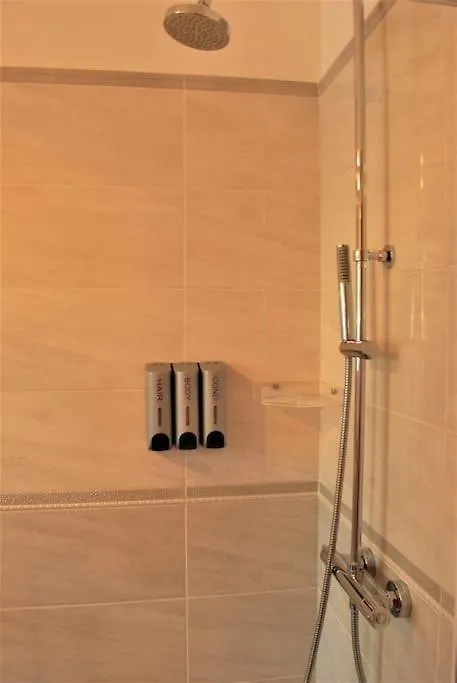 Sunny Courtyard Apartment Piombino