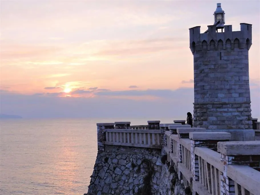 Sunny Courtyard Apartment Piombino