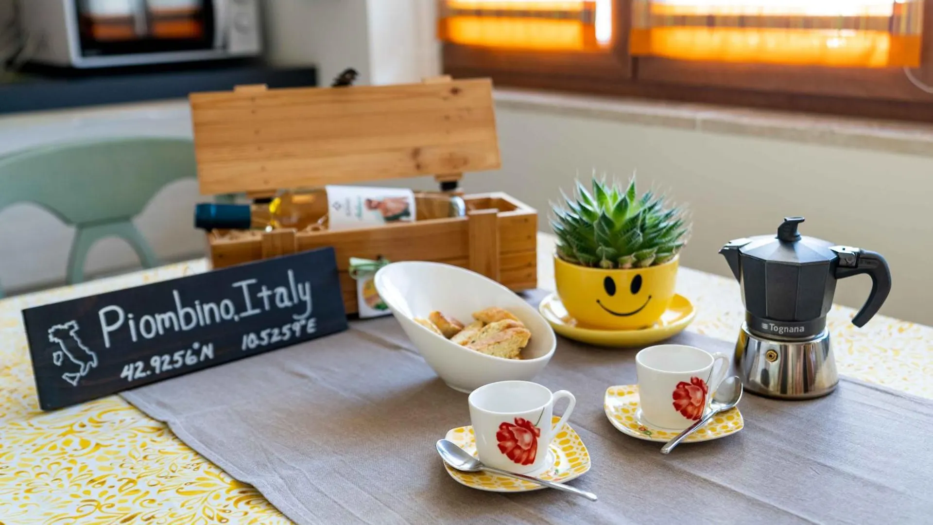 Sunny Courtyard Apartment Piombino Italy