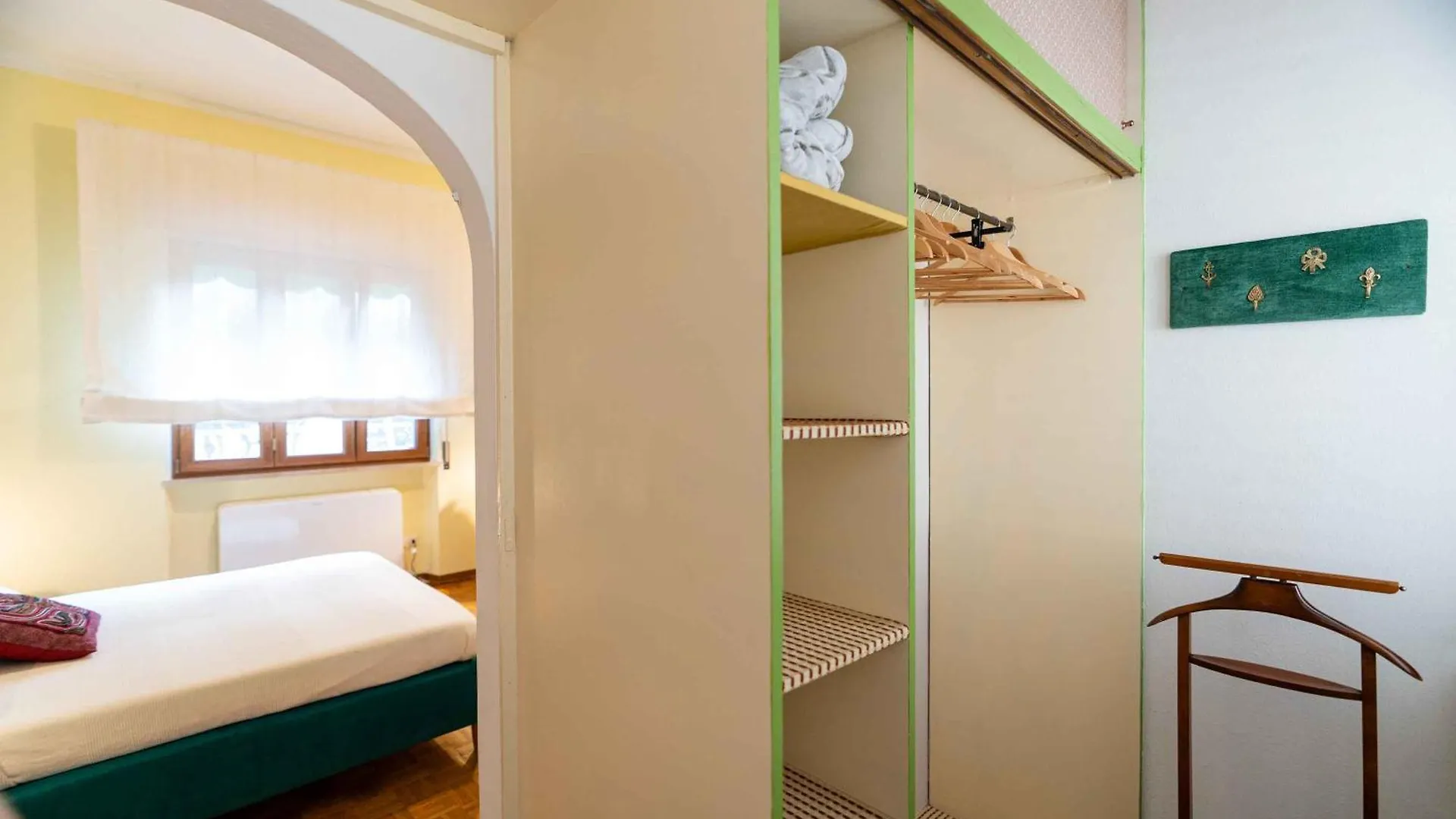 Sunny Courtyard Apartment Piombino