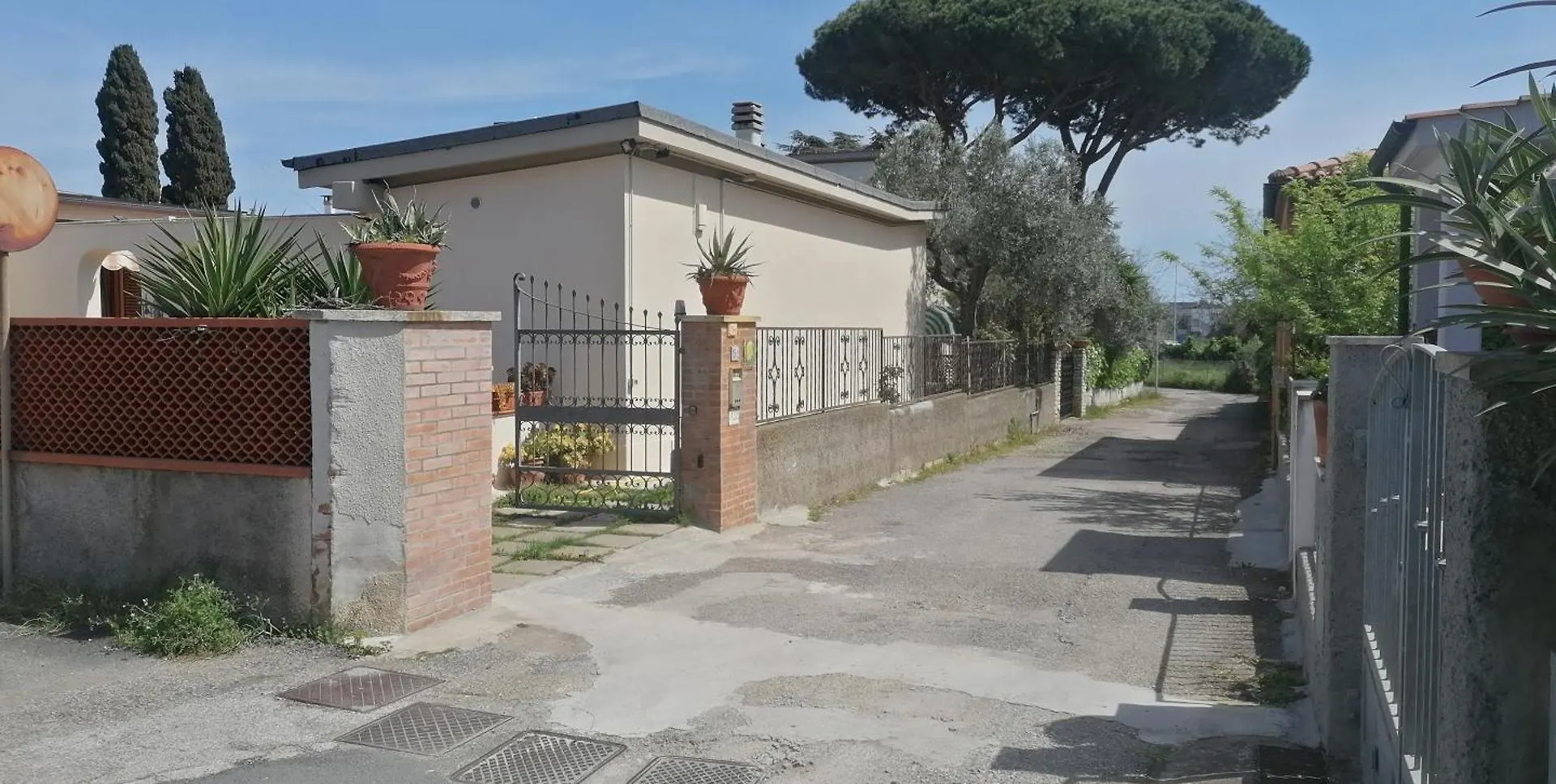 Sunny Courtyard Apartment Piombino 0*,  Italy