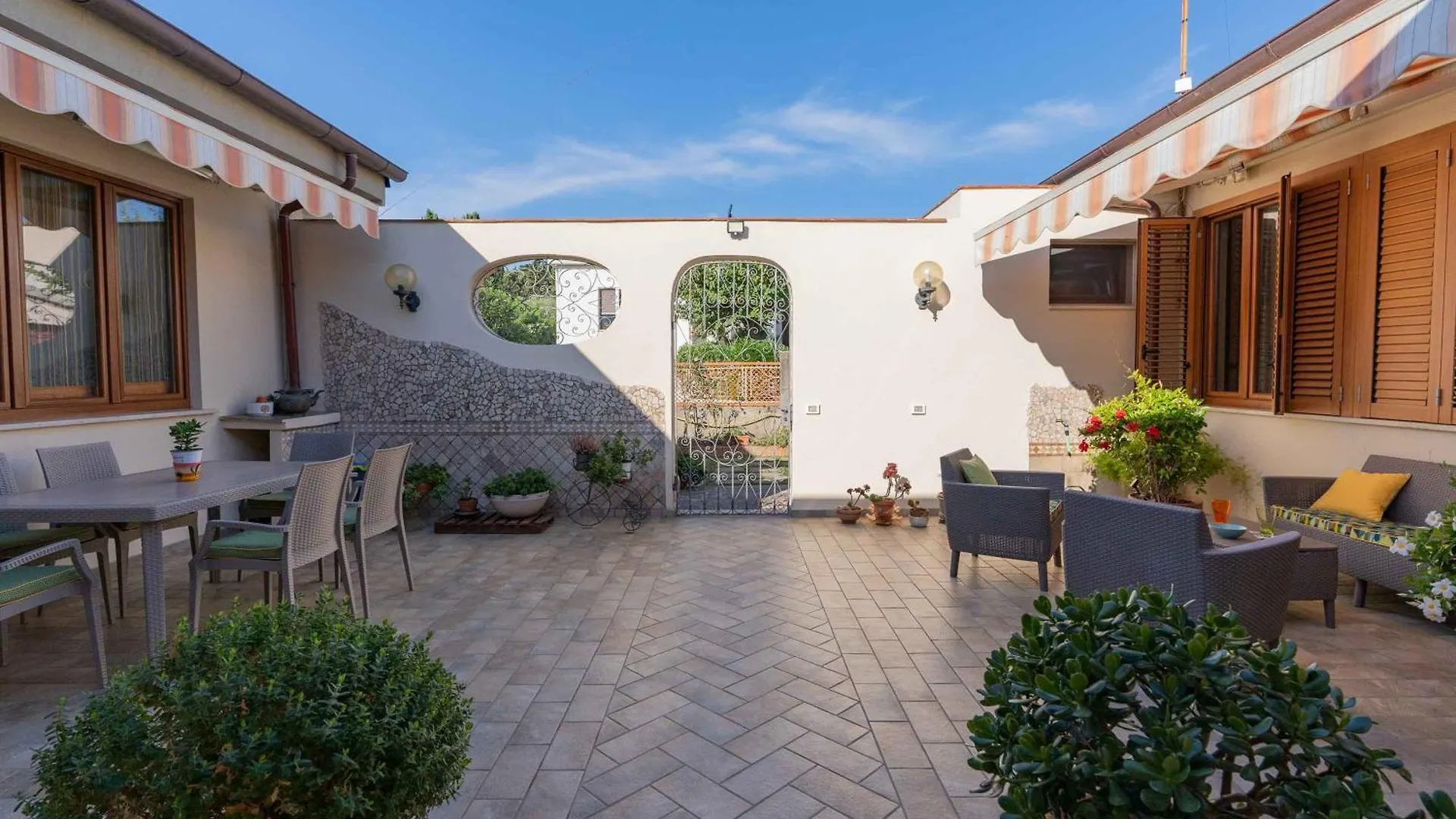 شقة Sunny Courtyard بيومبينوا
